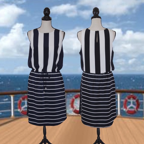 Vince Camuto Dresses & Skirts - Vince Camuto Navy & White Striped Dress Size 10
